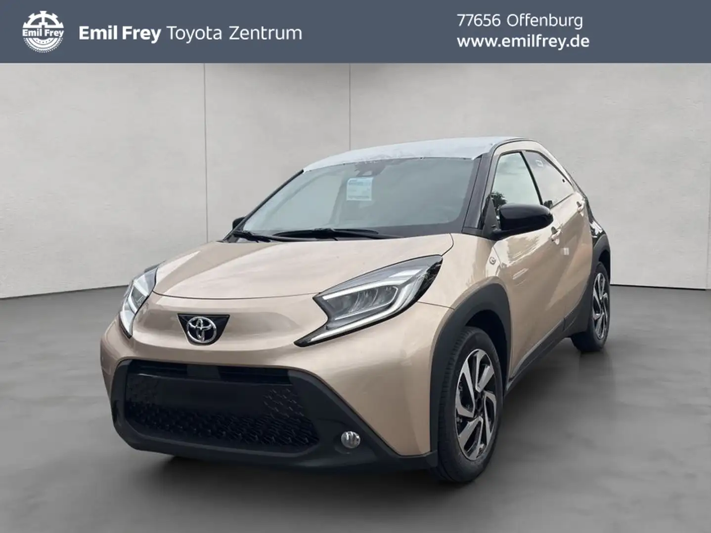 Toyota Aygo X X S-CVT Air Teamplayer Beige - 1