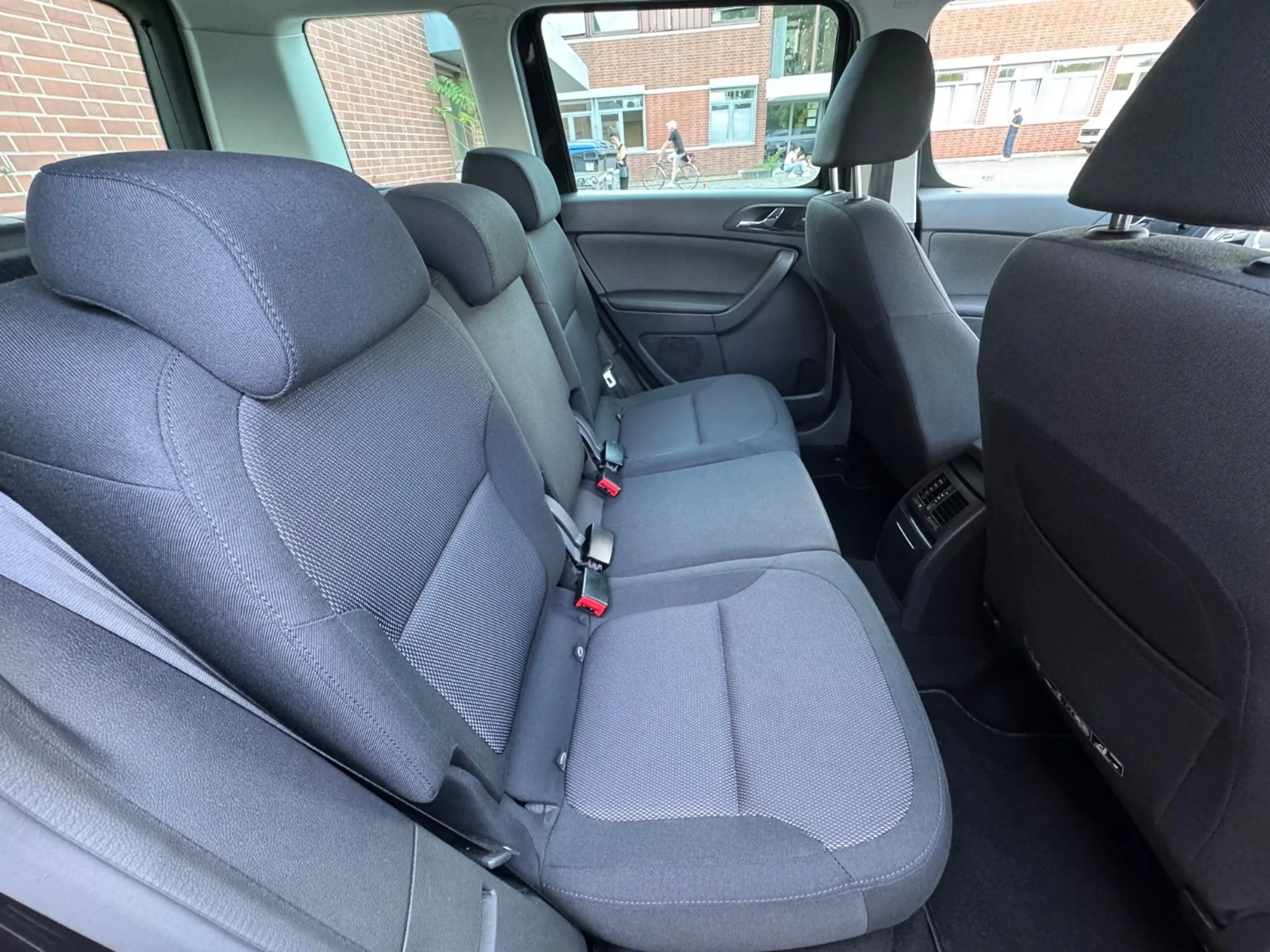 Skoda Yeti Ambition Plus Edition *NAVI*PDC*AHK*SHZ* — photo 13