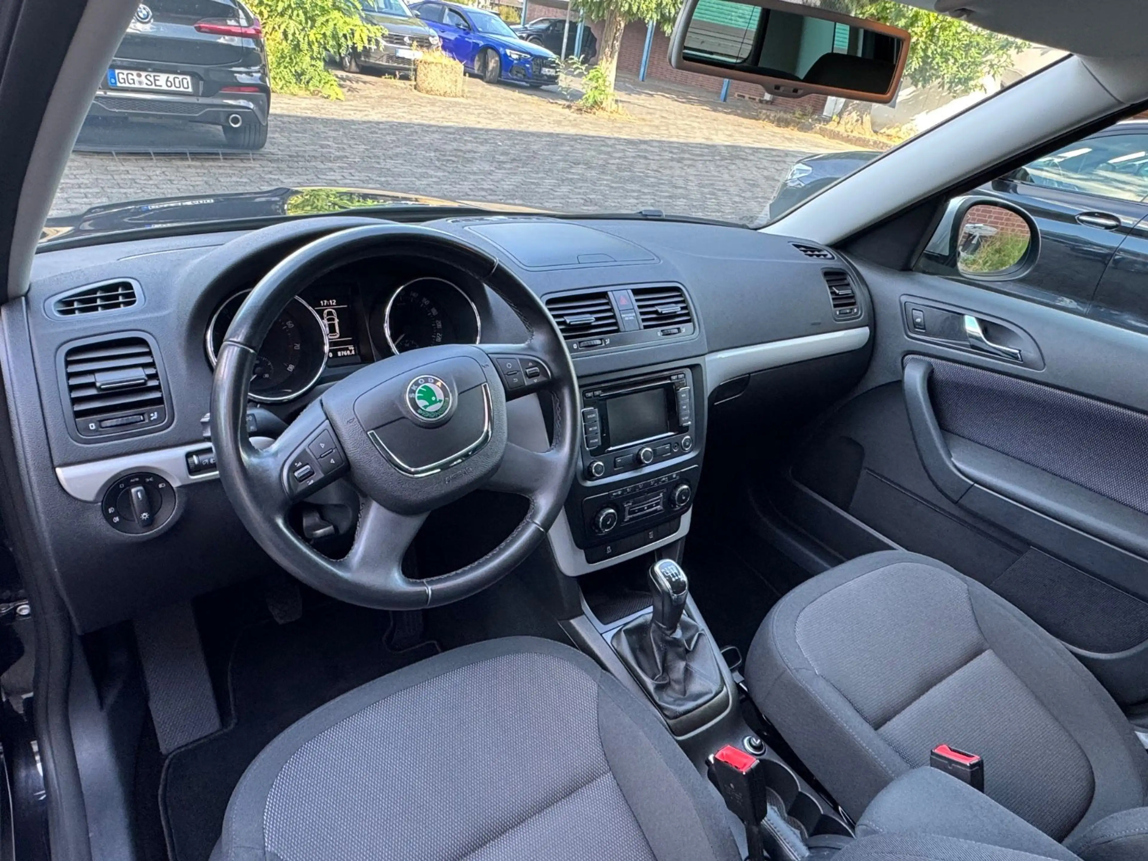 Skoda Yeti Ambition Plus Edition *NAVI*PDC*AHK*SHZ* — photo 9