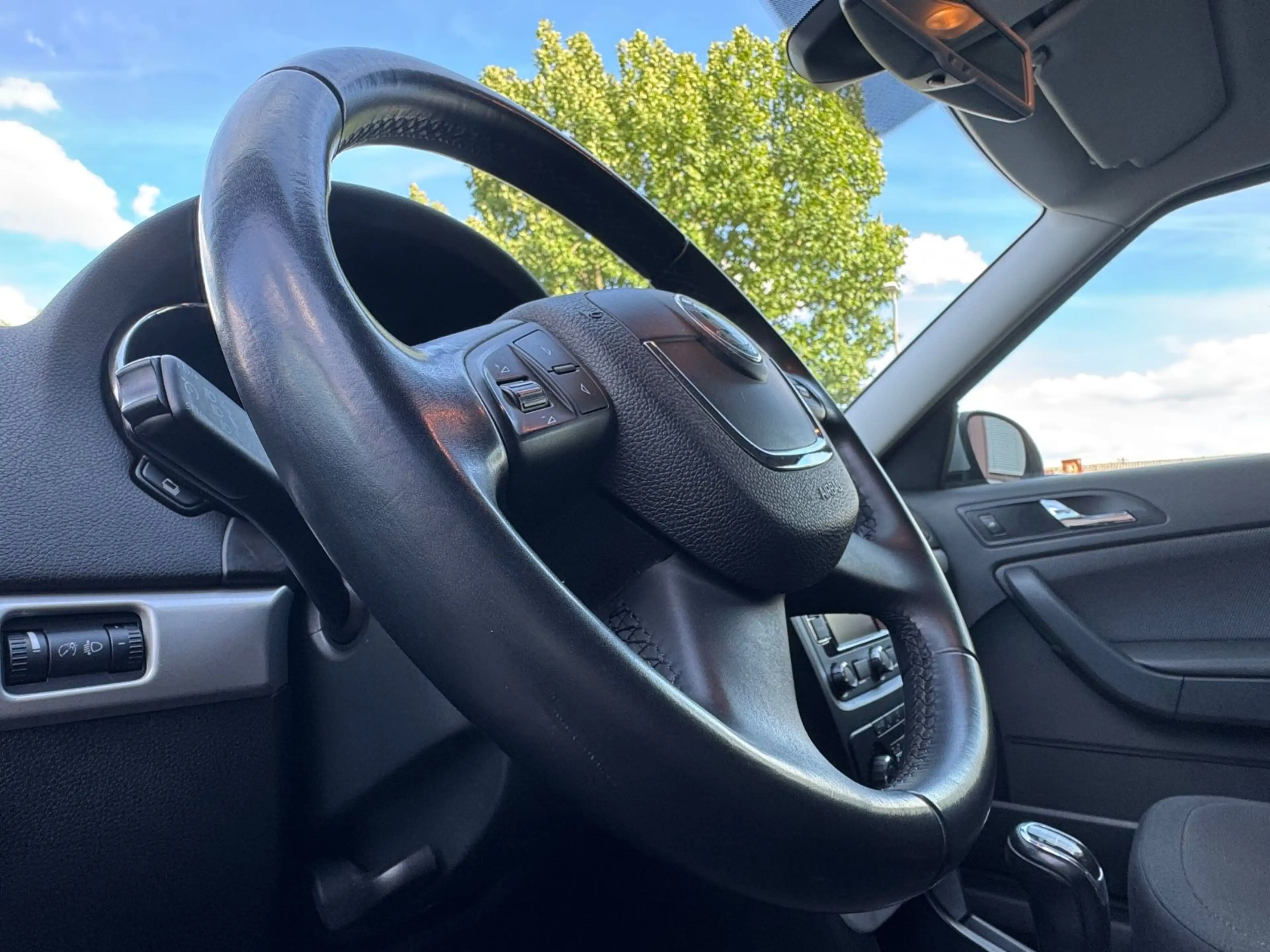 Skoda Yeti Ambition Plus Edition *NAVI*PDC*AHK*SHZ* — photo 15