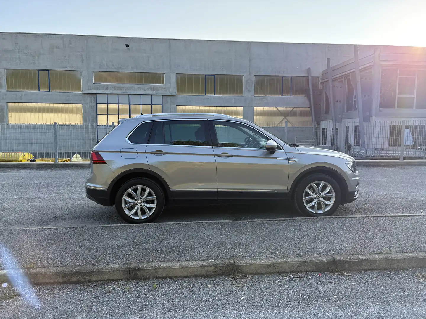Volkswagen Tiguan 2.0 TDI SCR 4Motion (BlueMotion Tech) Comfortline - 2