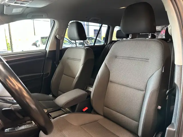Volkswagen Golf view 8