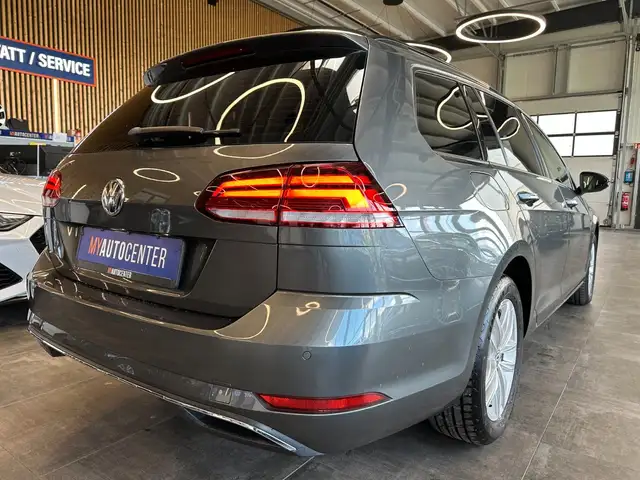 Volkswagen Golf view 2
