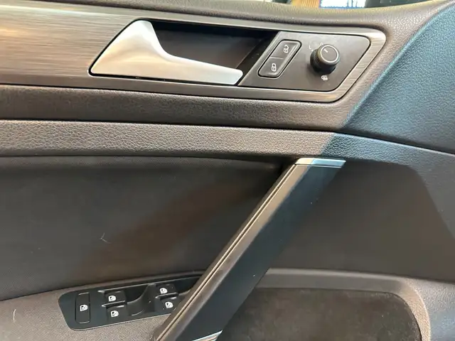 Volkswagen Golf view 9
