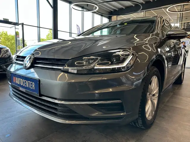 Volkswagen Golf view 4