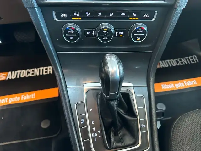 Volkswagen Golf view 11