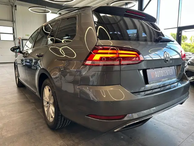 Volkswagen Golf view 5