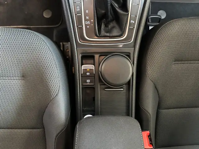 Volkswagen Golf view 12
