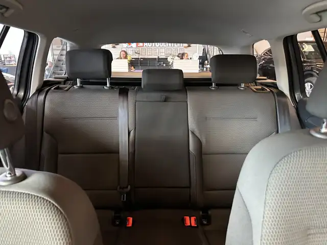 Volkswagen Golf view 13