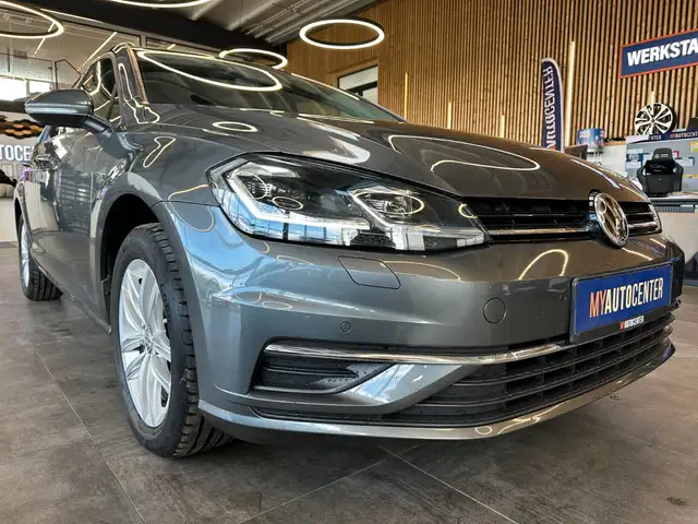 Volkswagen Golf view 3