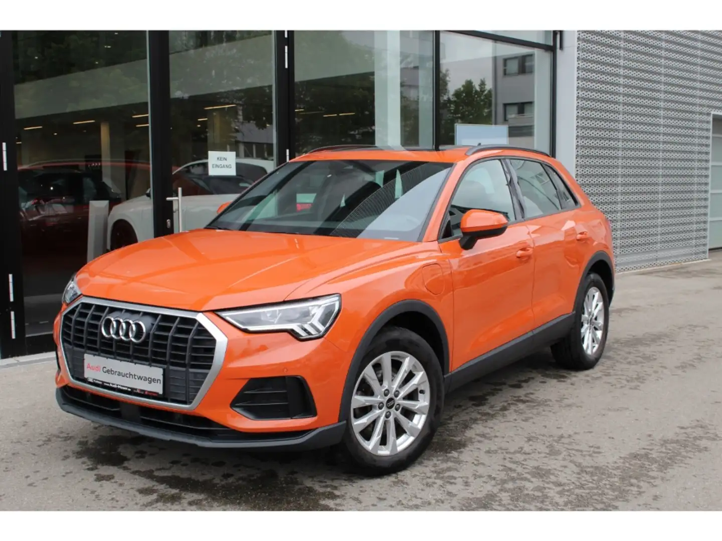 Audi Q3 45 TFSI e Hybrid S-tr.  S-Line*Pano*Navi*AHK*1.HD! Orange - 2