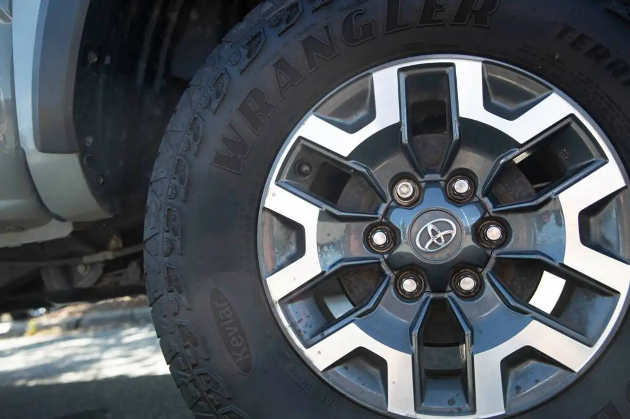 Toyota Tacoma снимка Toyota Tacoma