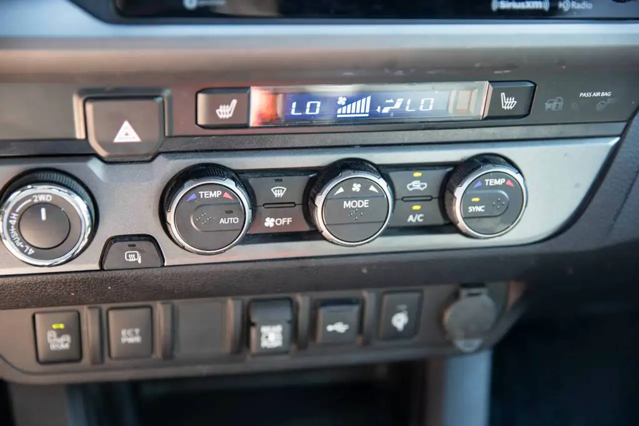 Toyota Tacoma снимка Toyota Tacoma