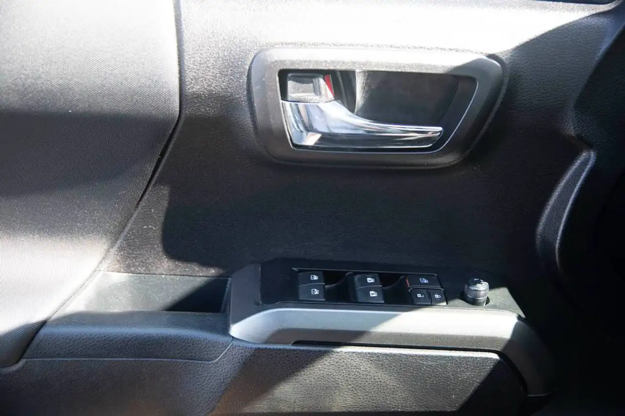 Toyota Tacoma снимка Toyota Tacoma