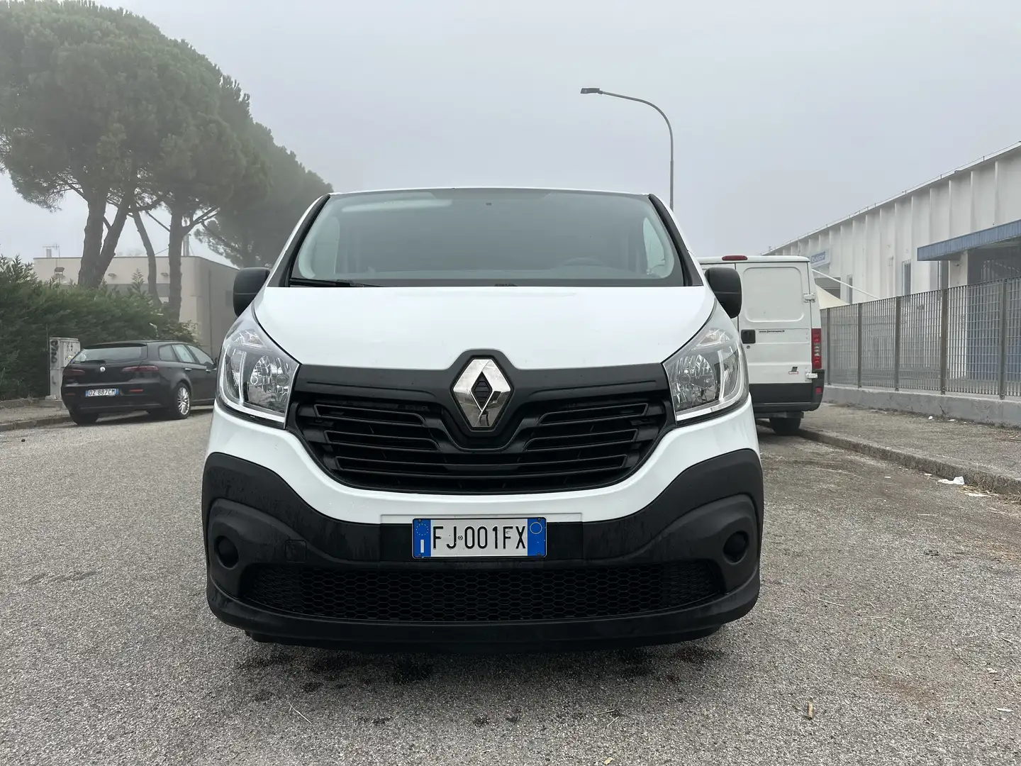 Renault Trafic passo lungo 6 posti - 1
