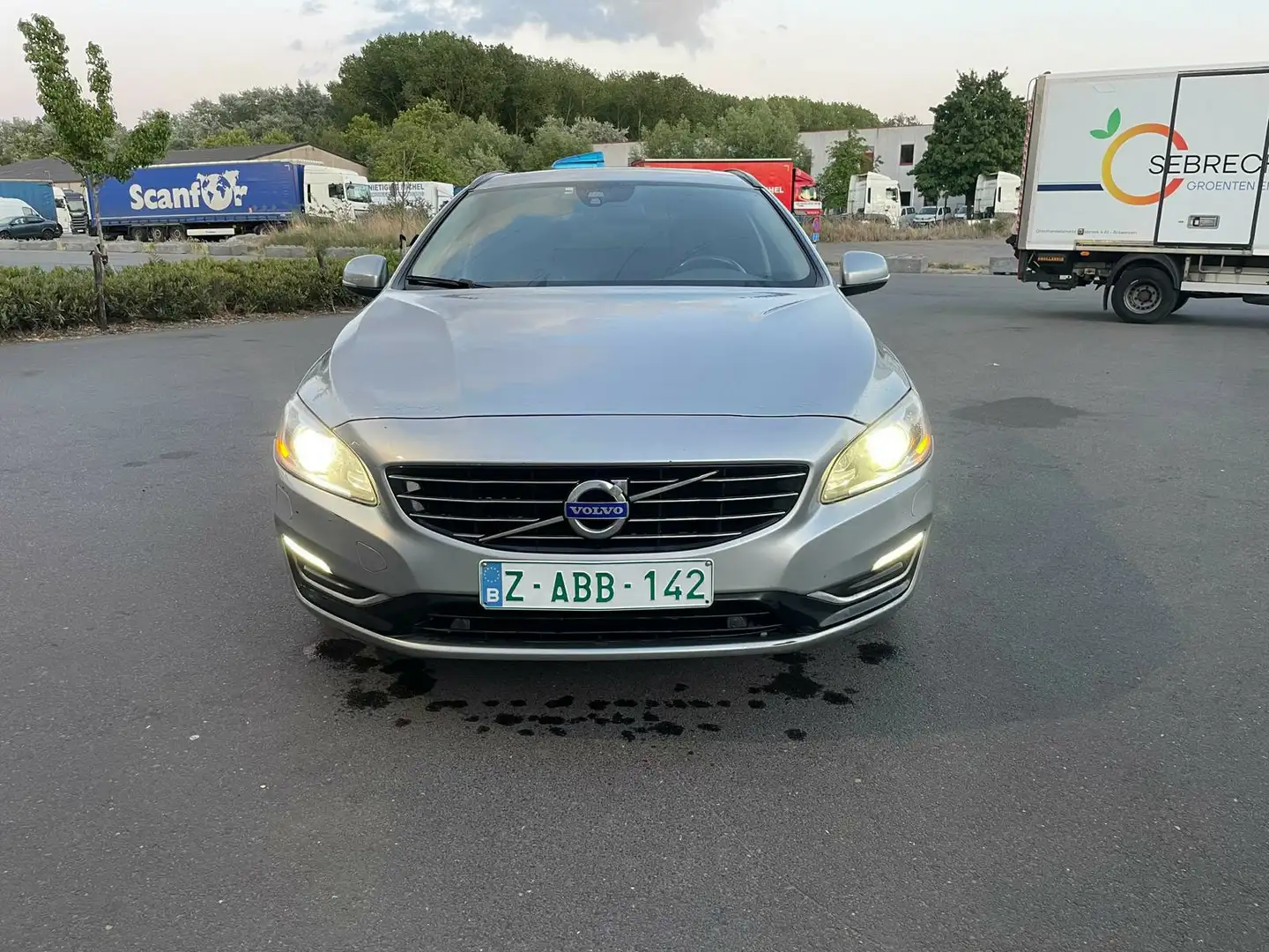 Volvo V60 D6 Plug-In-Hybrid AWD Geartronic Summum - 2