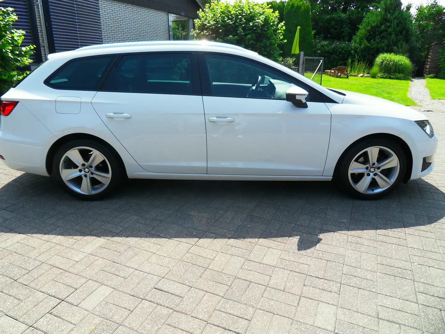 SEAT Leon FR-Navi-LED-GRA-Sitzheizung-17"Alu-Scheckh.-2.Hand Weiß - 2