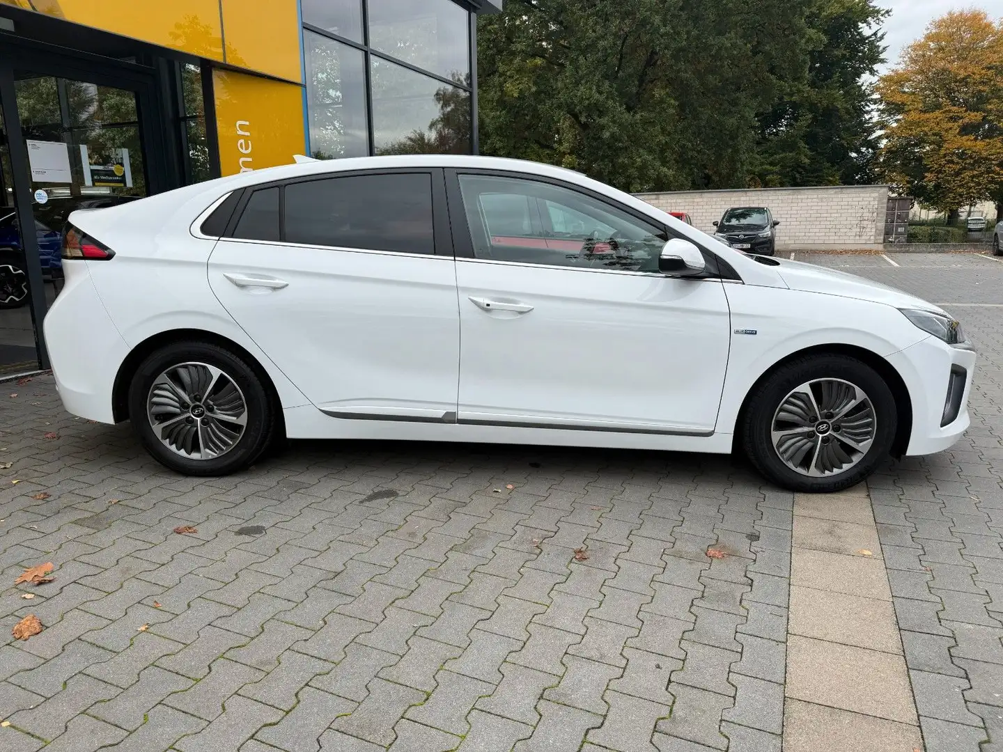 Hyundai IONIQ Ioniq Style Plug-In Hybrid Wit - 2