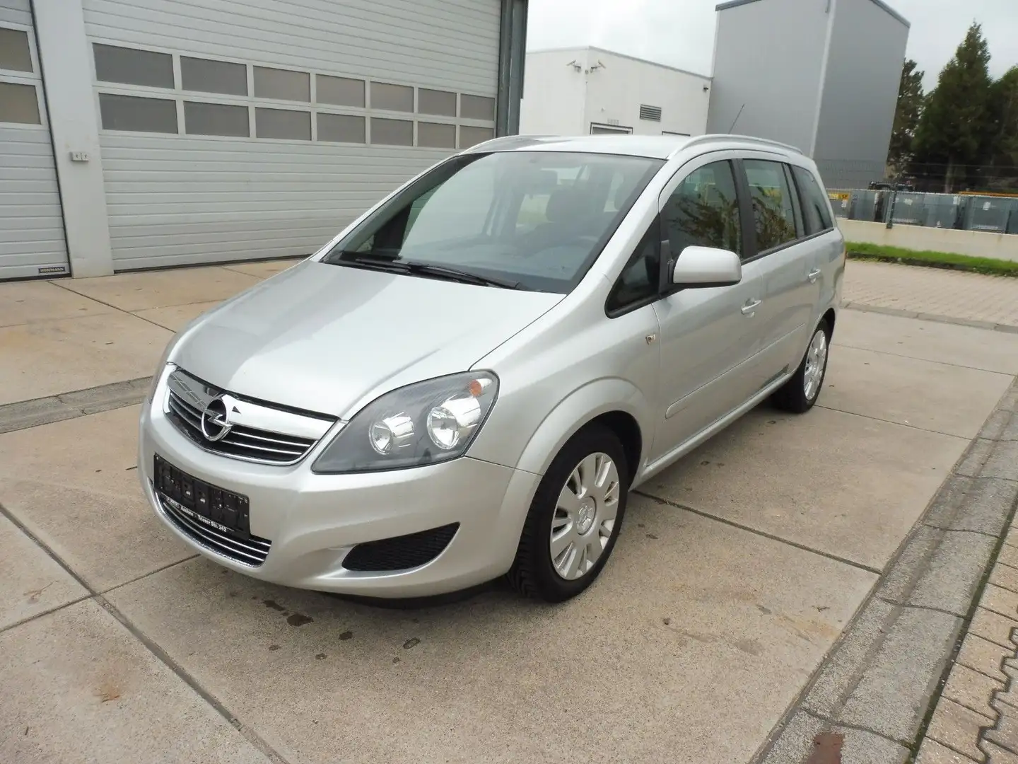 Opel Zafira 1.6 ecoFLEX Family 7-sitzer Euro 5 F Grau - 1