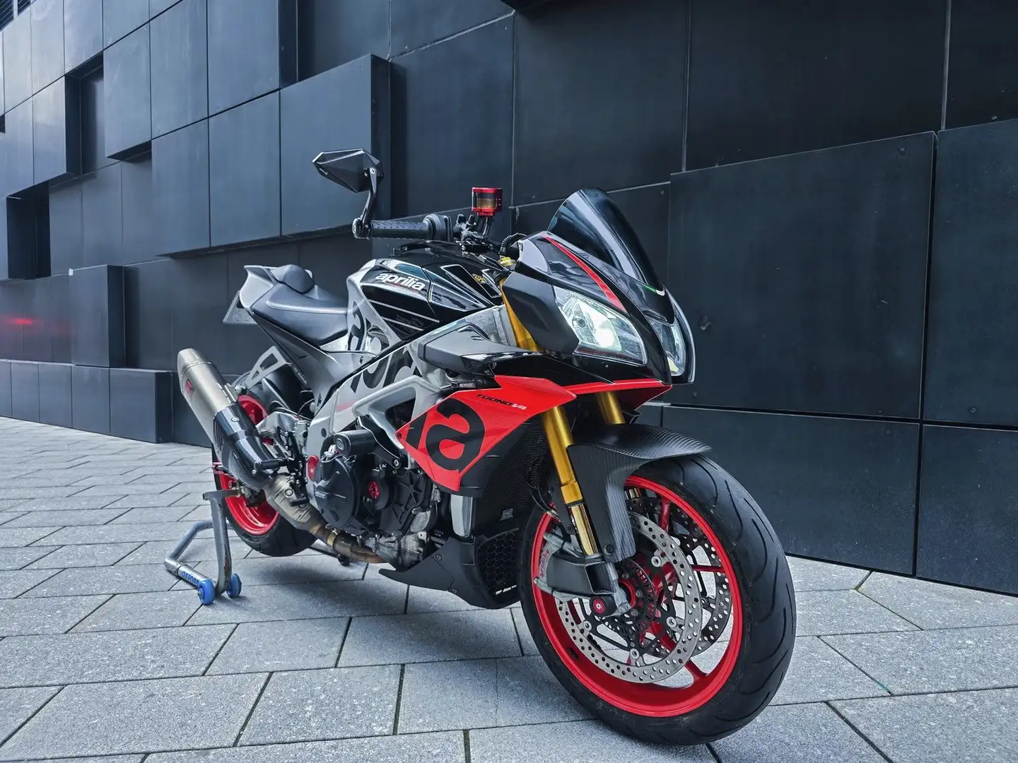 Aprilia Tuono V4 1100 Factory Rojo - 2