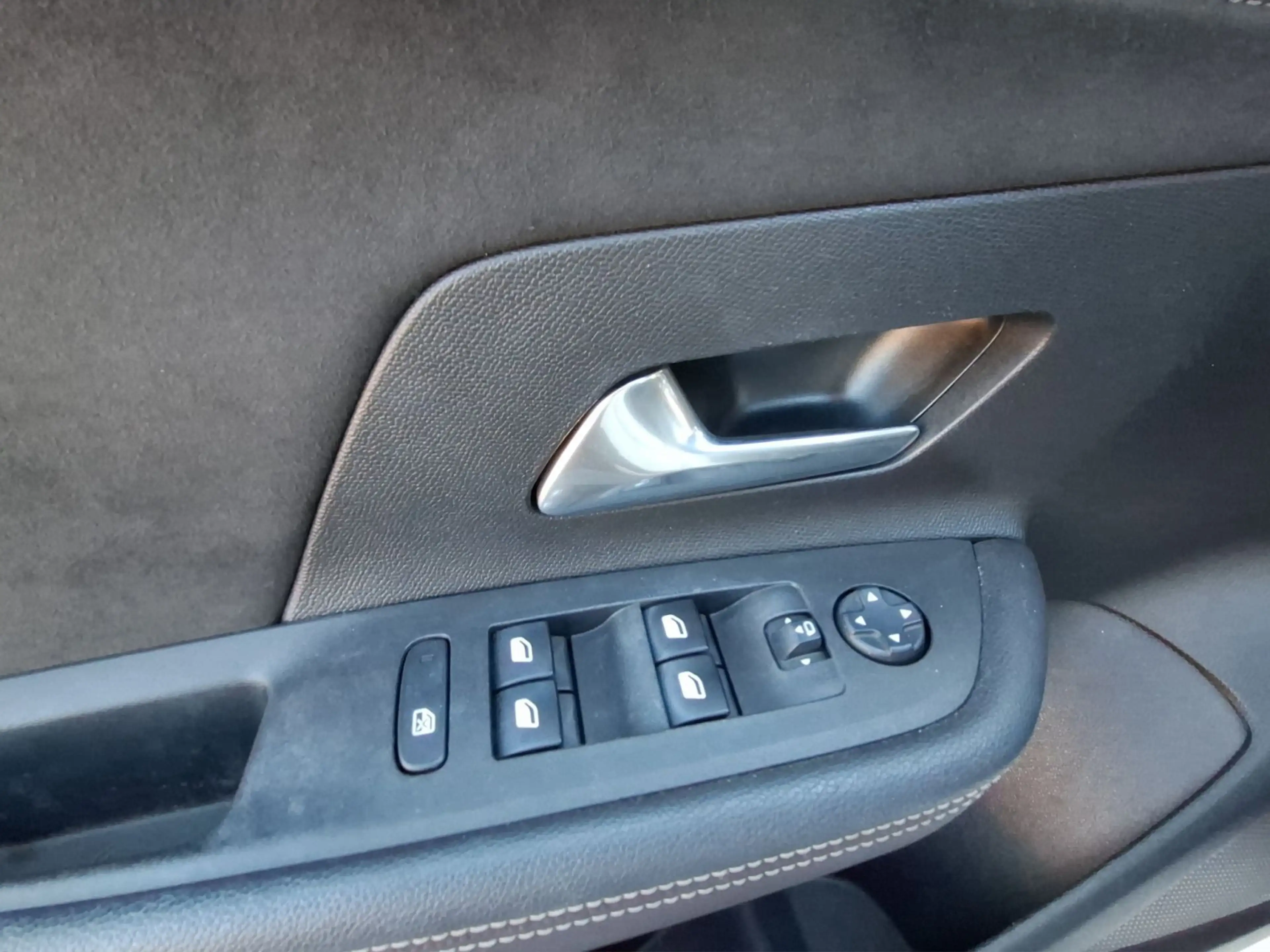Opel Mokka 1.2 Turbo Ultimate, Alcantara — photo 12