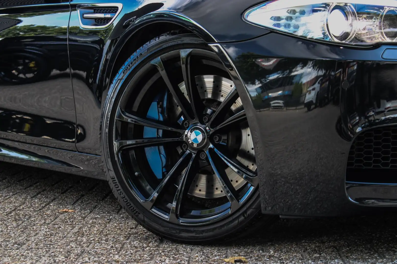 BMW M5 5-serie PANO MEMORY HUD DEALER OH LEES TEKST! Černá - 2