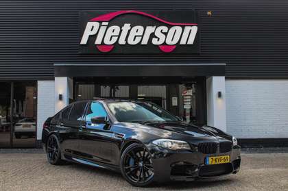 BMW M5 5-serie PANO MEMORY HUD DEALER OH LEES TEKST!