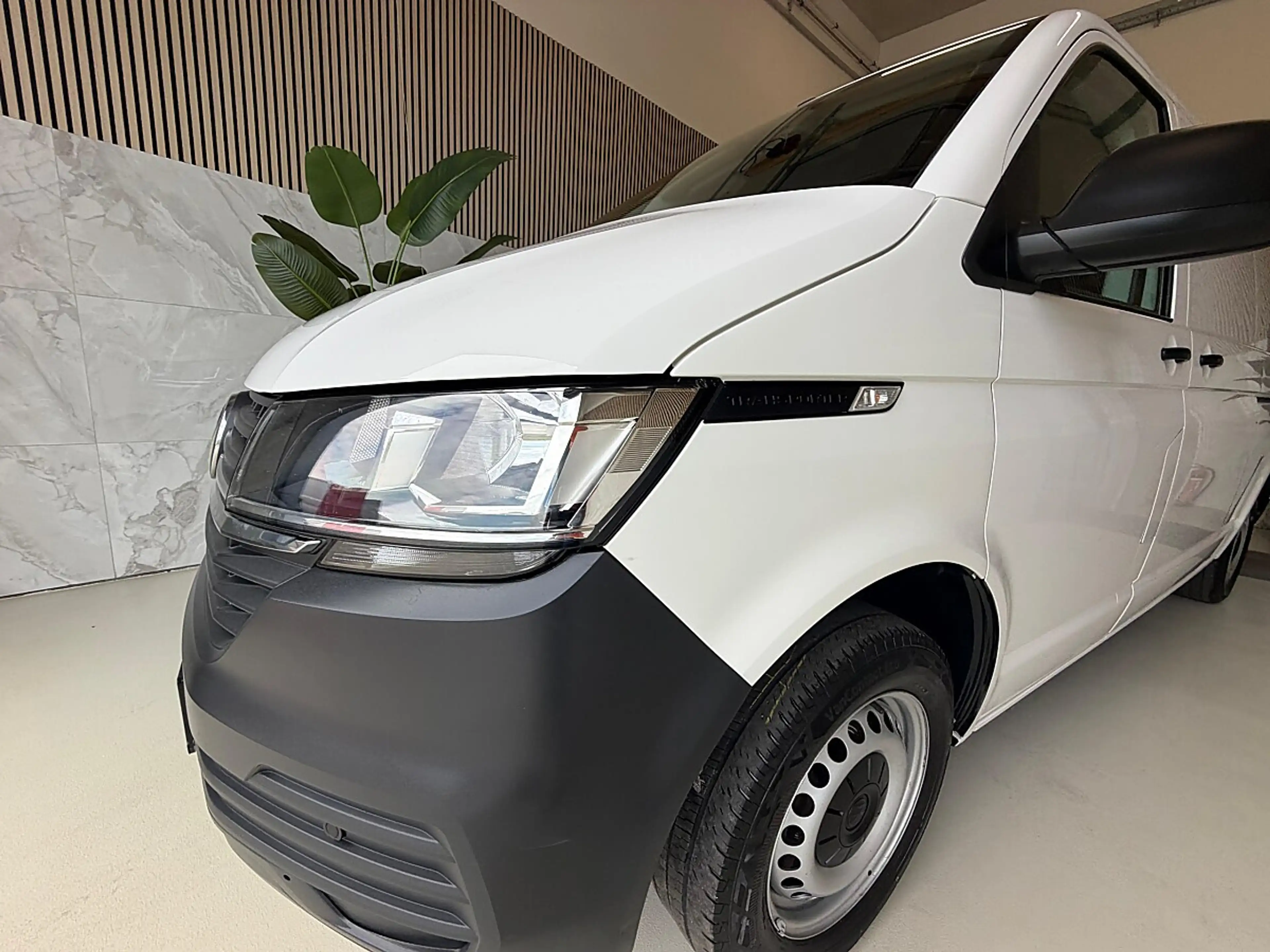 Volkswagen T6.1 Transporter LR Flügeltüren L2H1 Servotronic, Standheizung, ... — photo 5