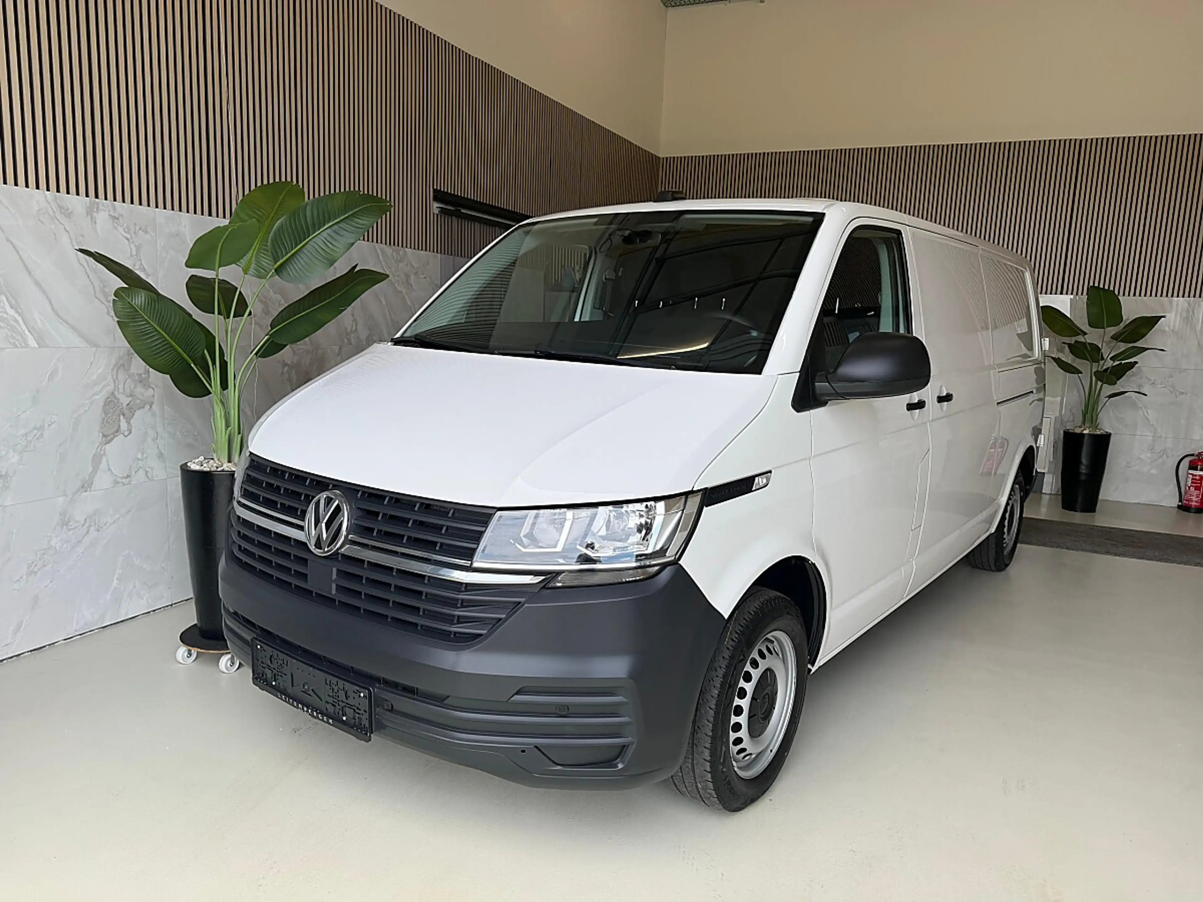 Volkswagen T6.1 Transporter LR Flügeltüren L2H1 Servotronic, Standheizung, ...