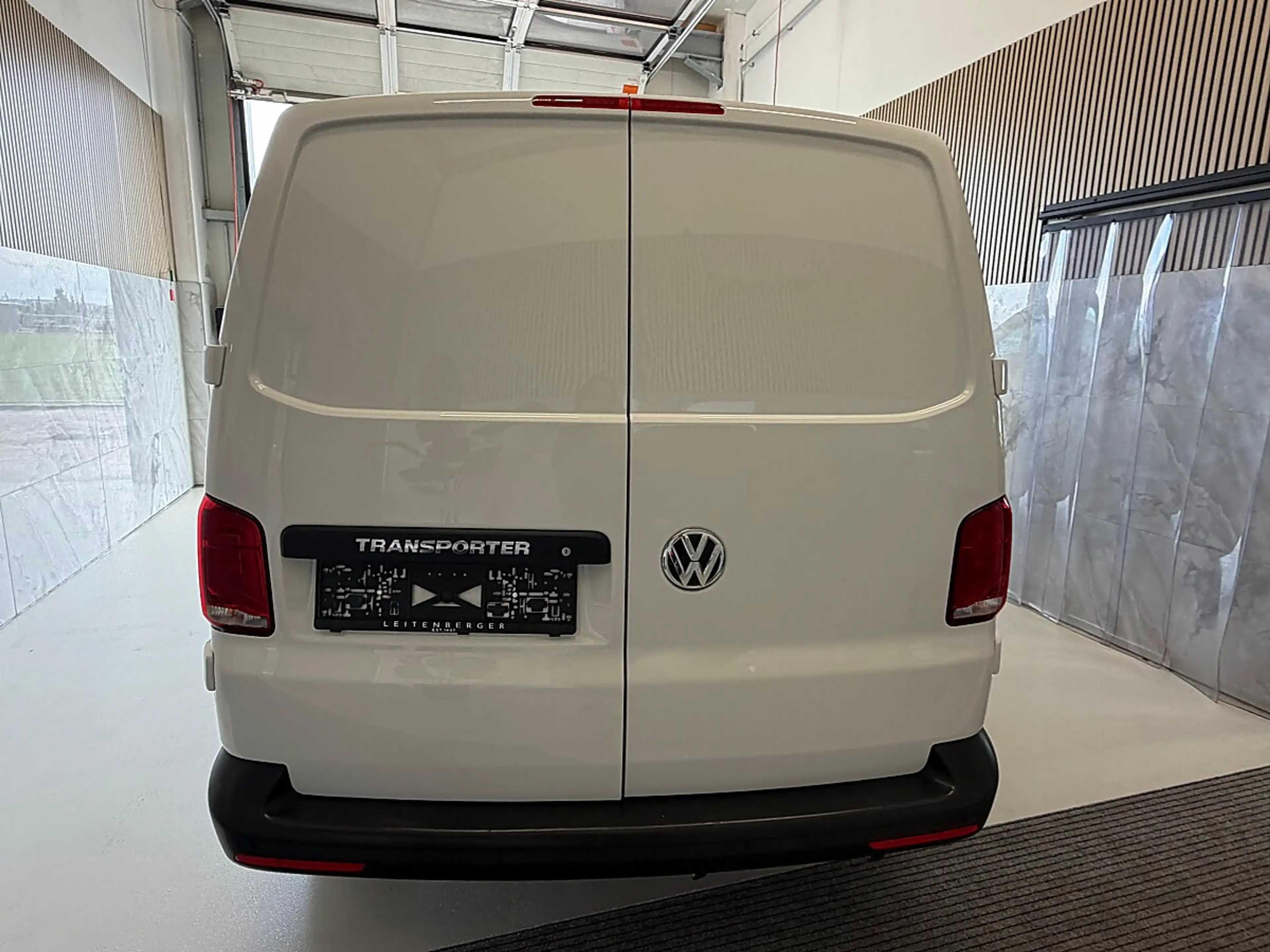 Volkswagen T6.1 Transporter LR Flügeltüren L2H1 Servotronic, Standheizung, ... — photo 7