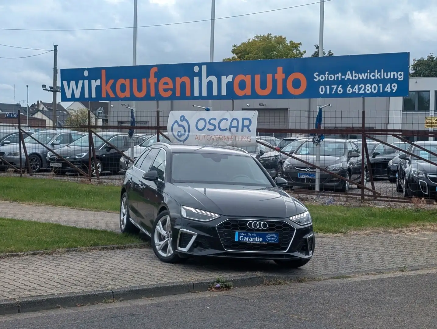 Audi A4 Avant 40 TFSI S line*NAVI*TEMPOMAT*PDC V-H !! Schwarz - 1