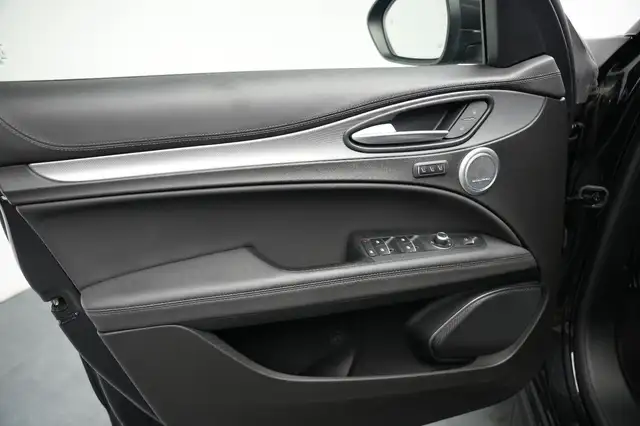 Alfa Romeo Stelvio view 14