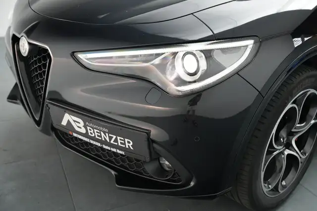 Alfa Romeo Stelvio view 13