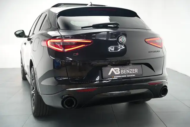 Alfa Romeo Stelvio view 8