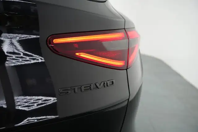 Alfa Romeo Stelvio view 11