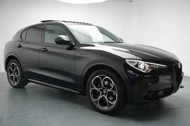 Alfa Romeo Stelvio view 5