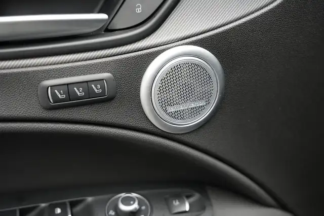 Alfa Romeo Stelvio view 15