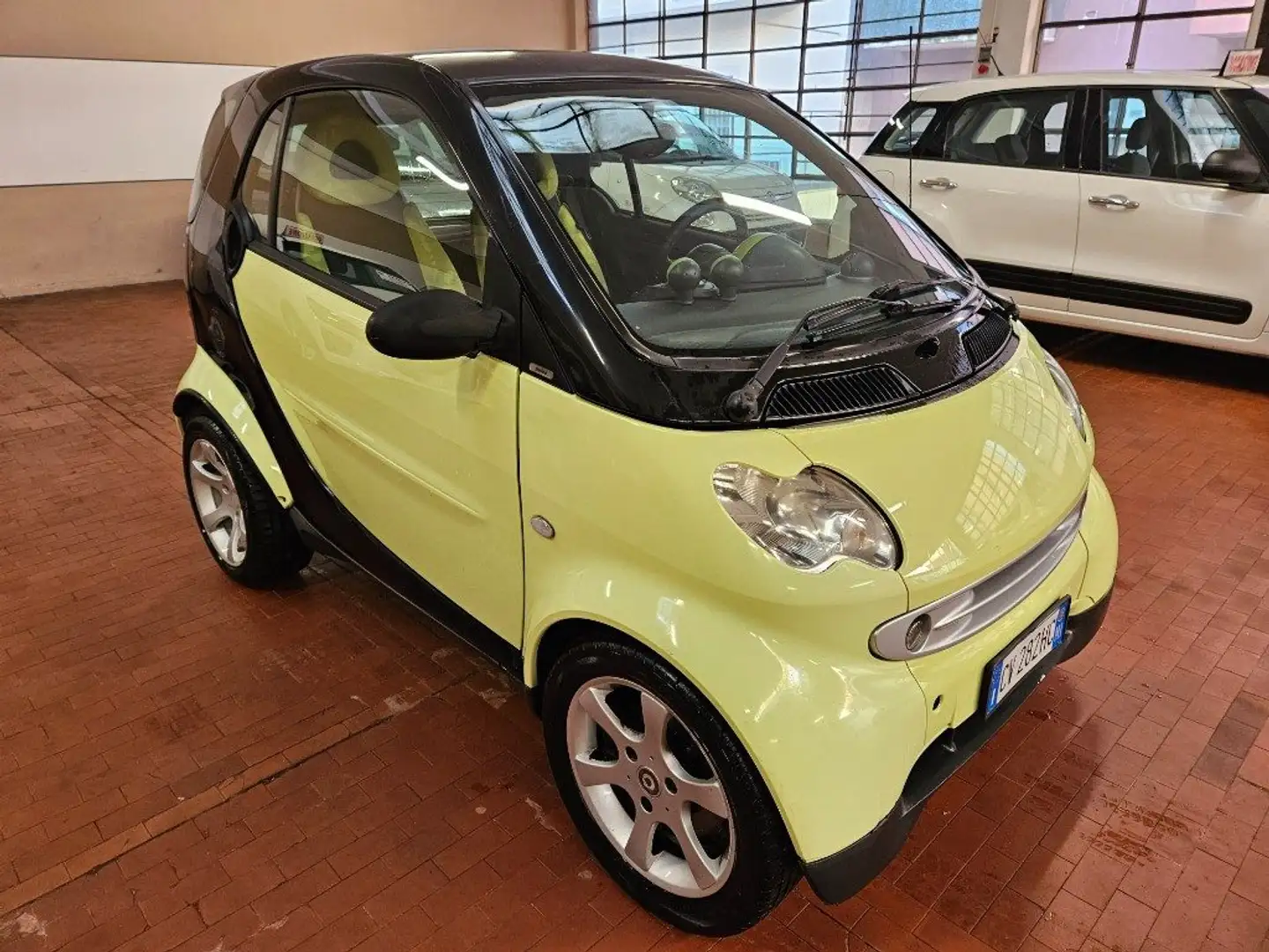 smart forTwo 700 coupé pulse (45 kW) Giallo - 2