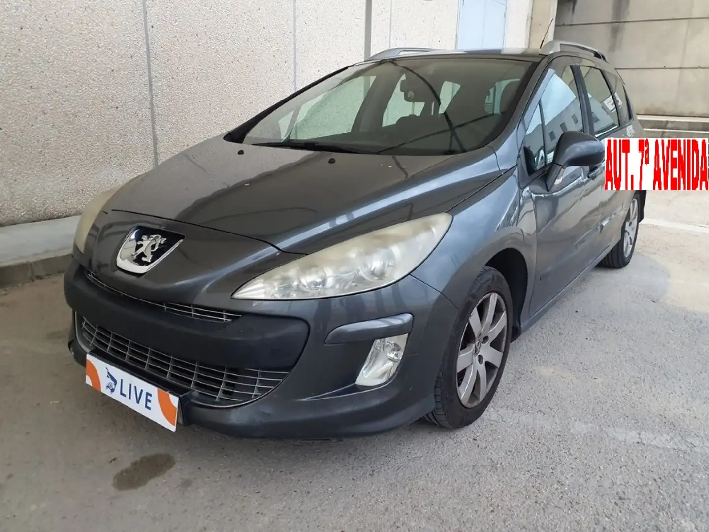 Peugeot 308 1.6HDI FAP Business Line 5 vel. Gris - 1