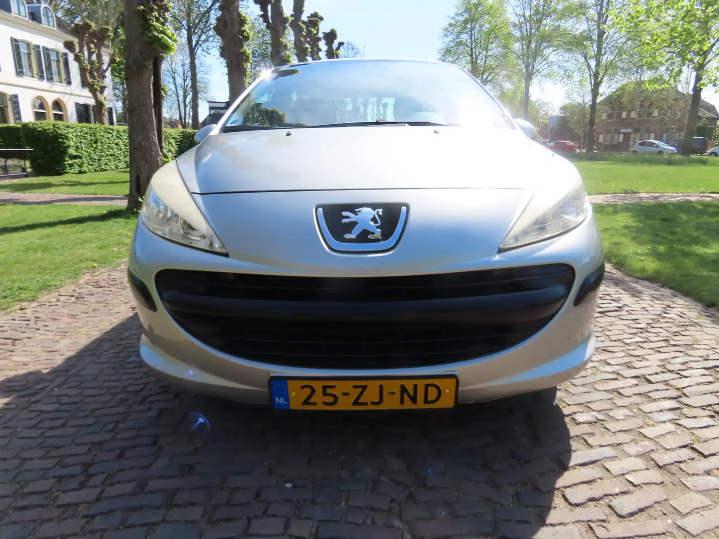 Peugeot 207 1.4 Cool 'n Blue Airco Cruisecontrol 5 drs Trekhaa Grijs - 2