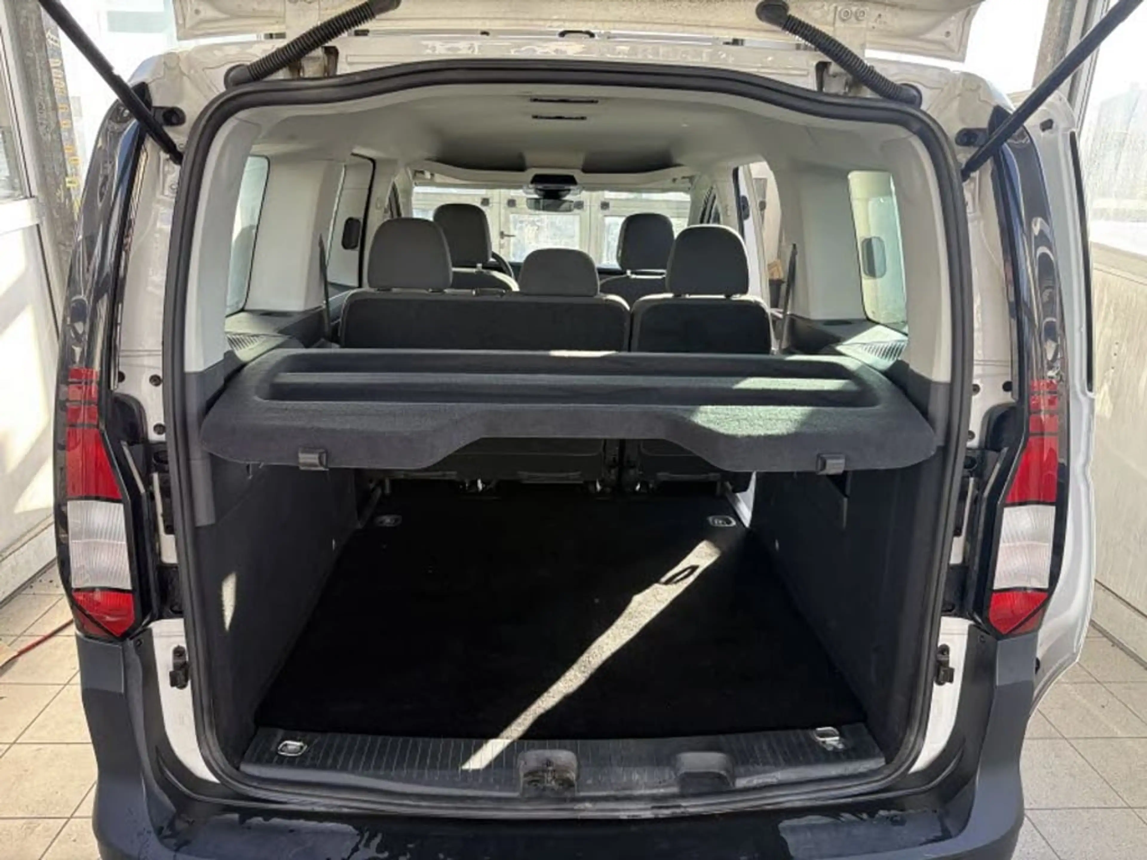 Volkswagen Caddy Maxi 4Motion-Top Zustand Np 39000 Eur! — photo 8