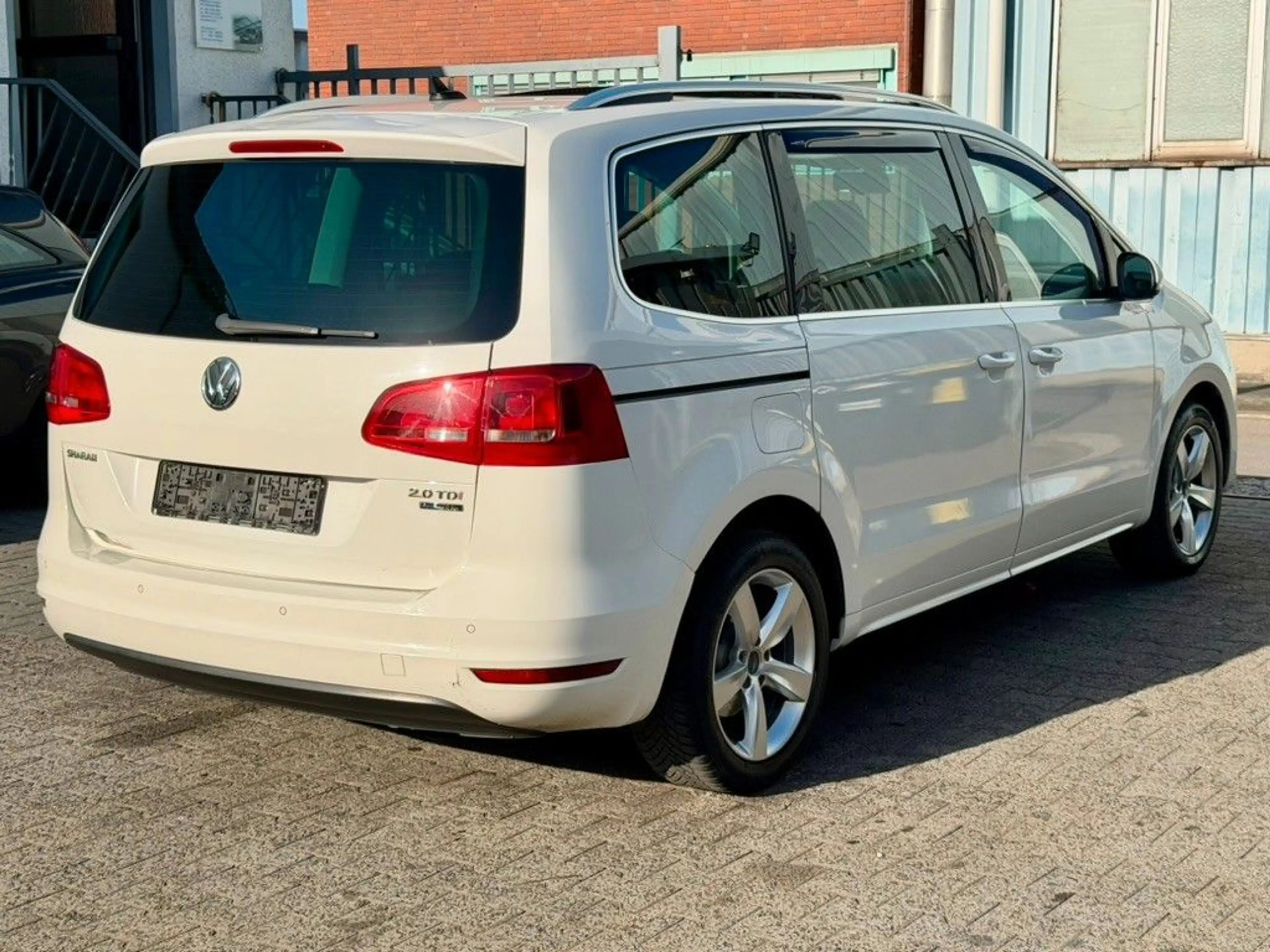 Volkswagen Sharan 2.0 TDI Highline Autom. Leder Pano BMT — photo 6