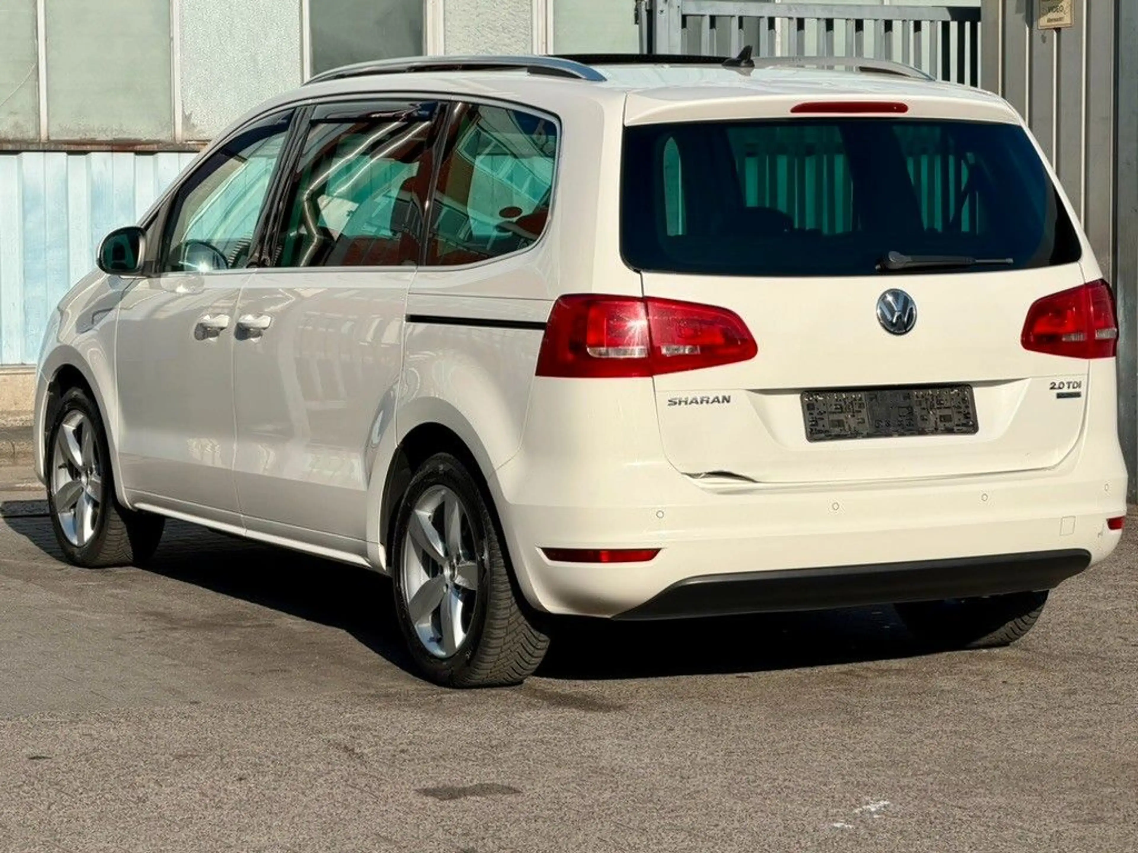 Volkswagen Sharan 2.0 TDI Highline Autom. Leder Pano BMT — photo 13