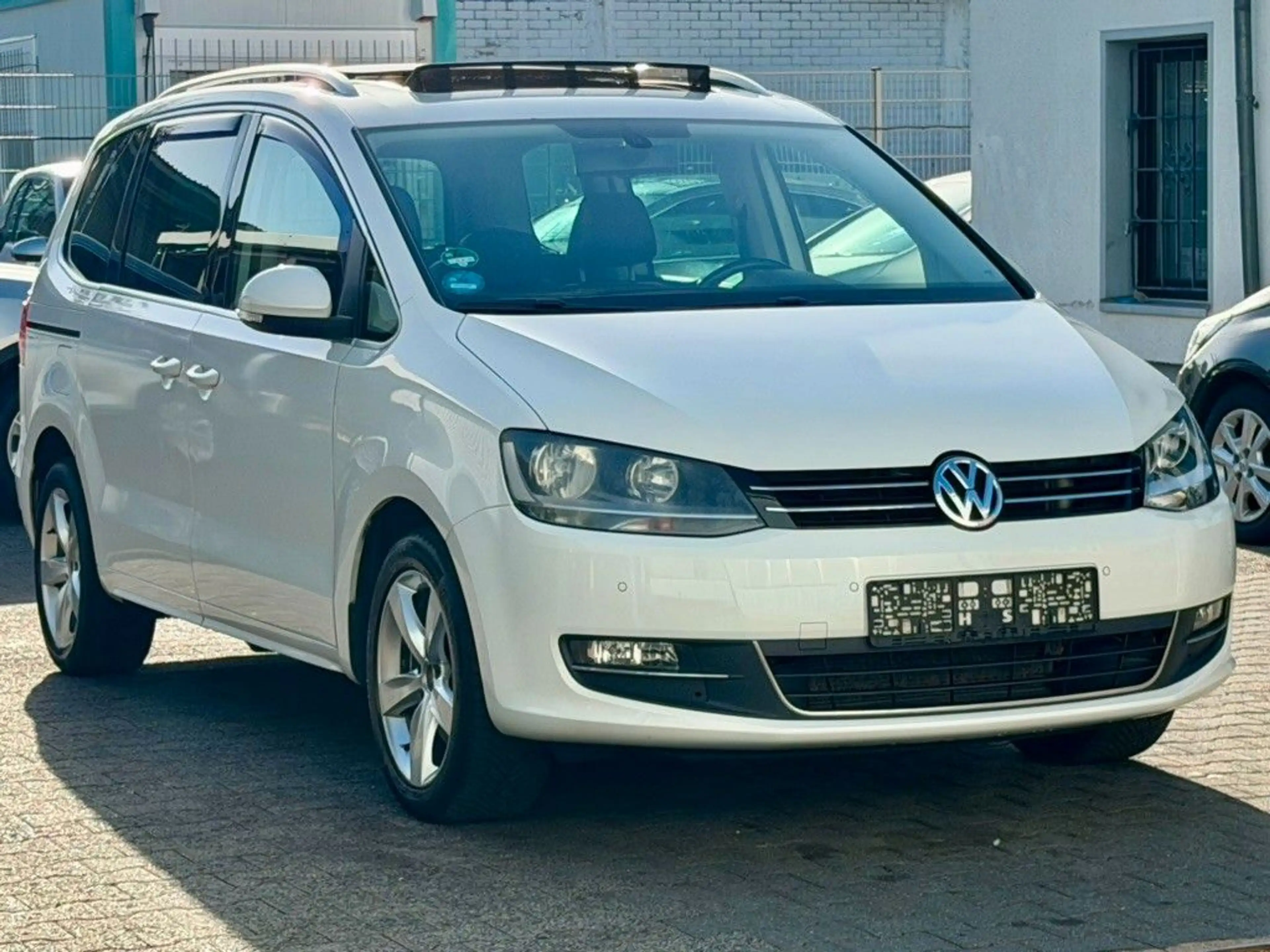 Volkswagen Sharan 2.0 TDI Highline Autom. Leder Pano BMT — photo 3