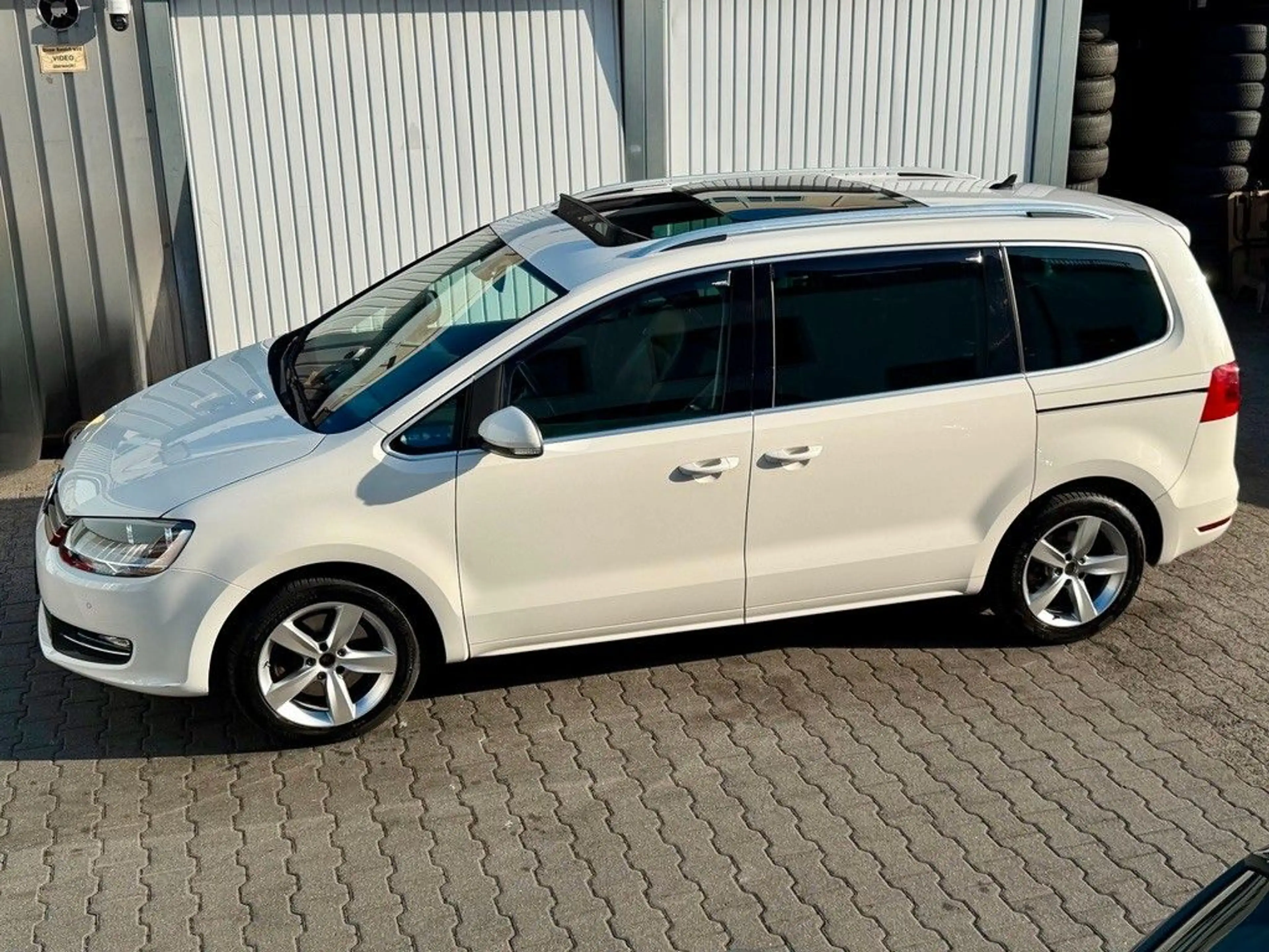 Volkswagen Sharan 2.0 TDI Highline Autom. Leder Pano BMT — photo 10