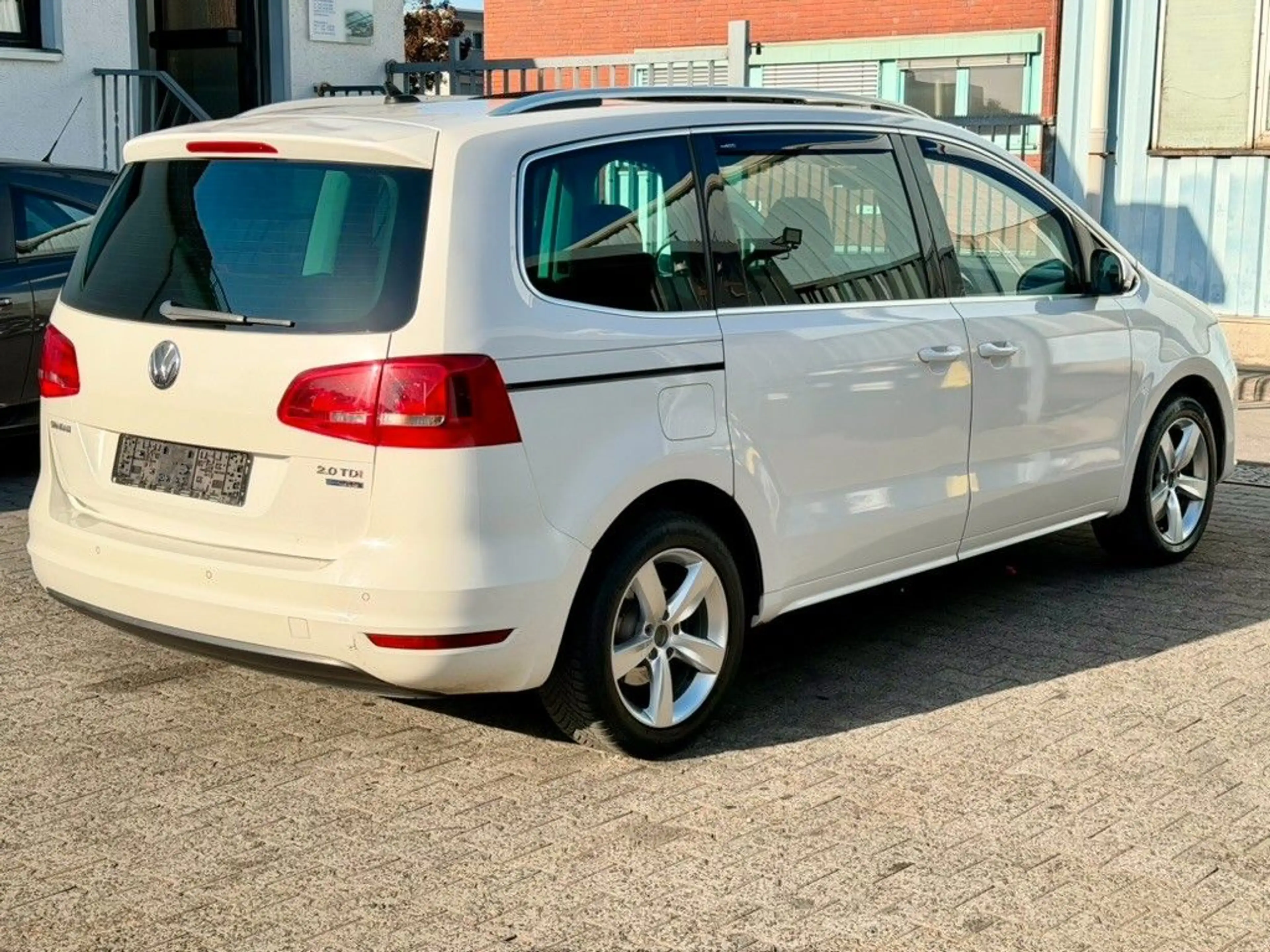 Volkswagen Sharan 2.0 TDI Highline Autom. Leder Pano BMT — photo 8