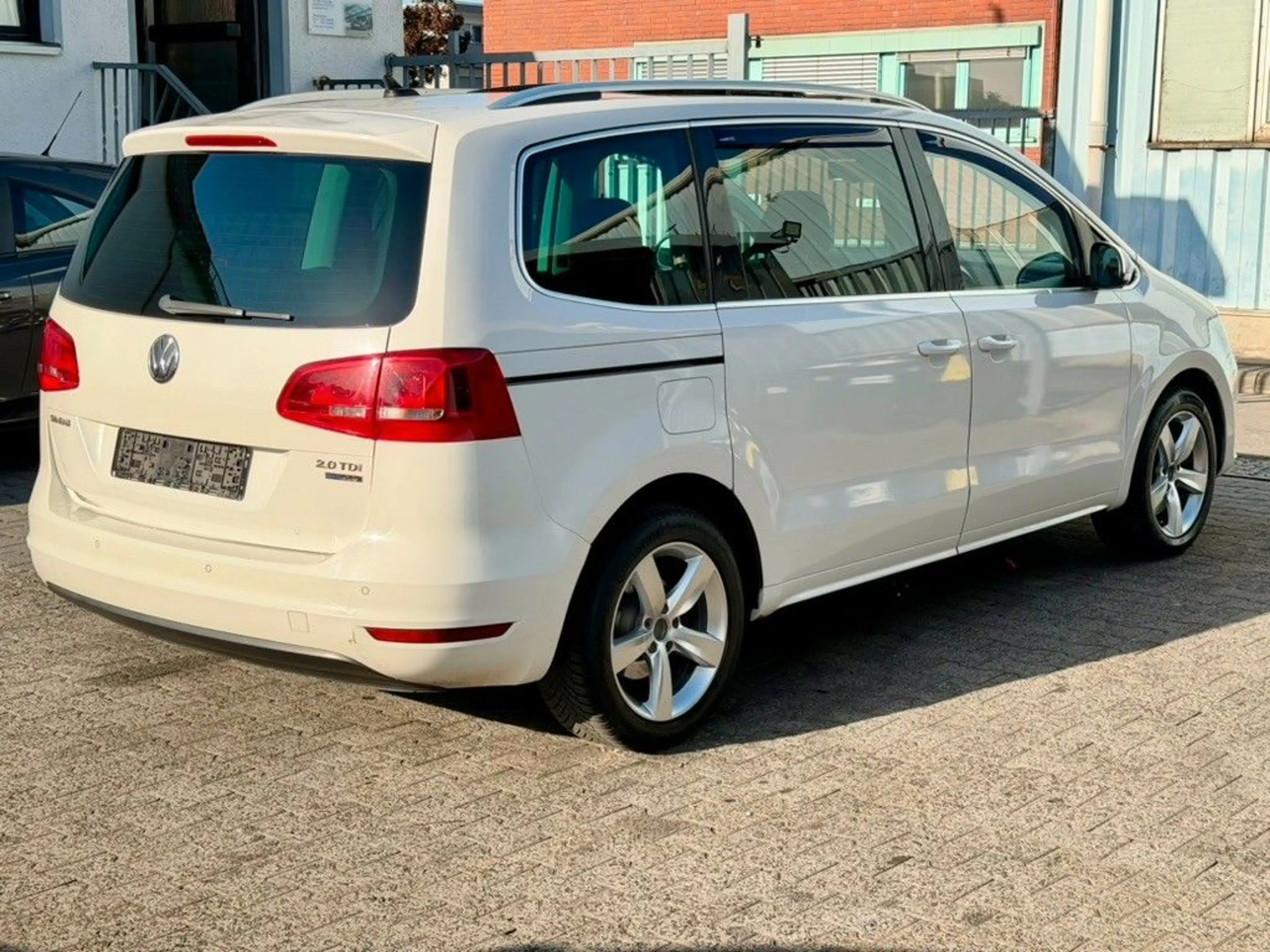Volkswagen Sharan 2.0 TDI Highline Autom. Leder Pano BMT — photo 7