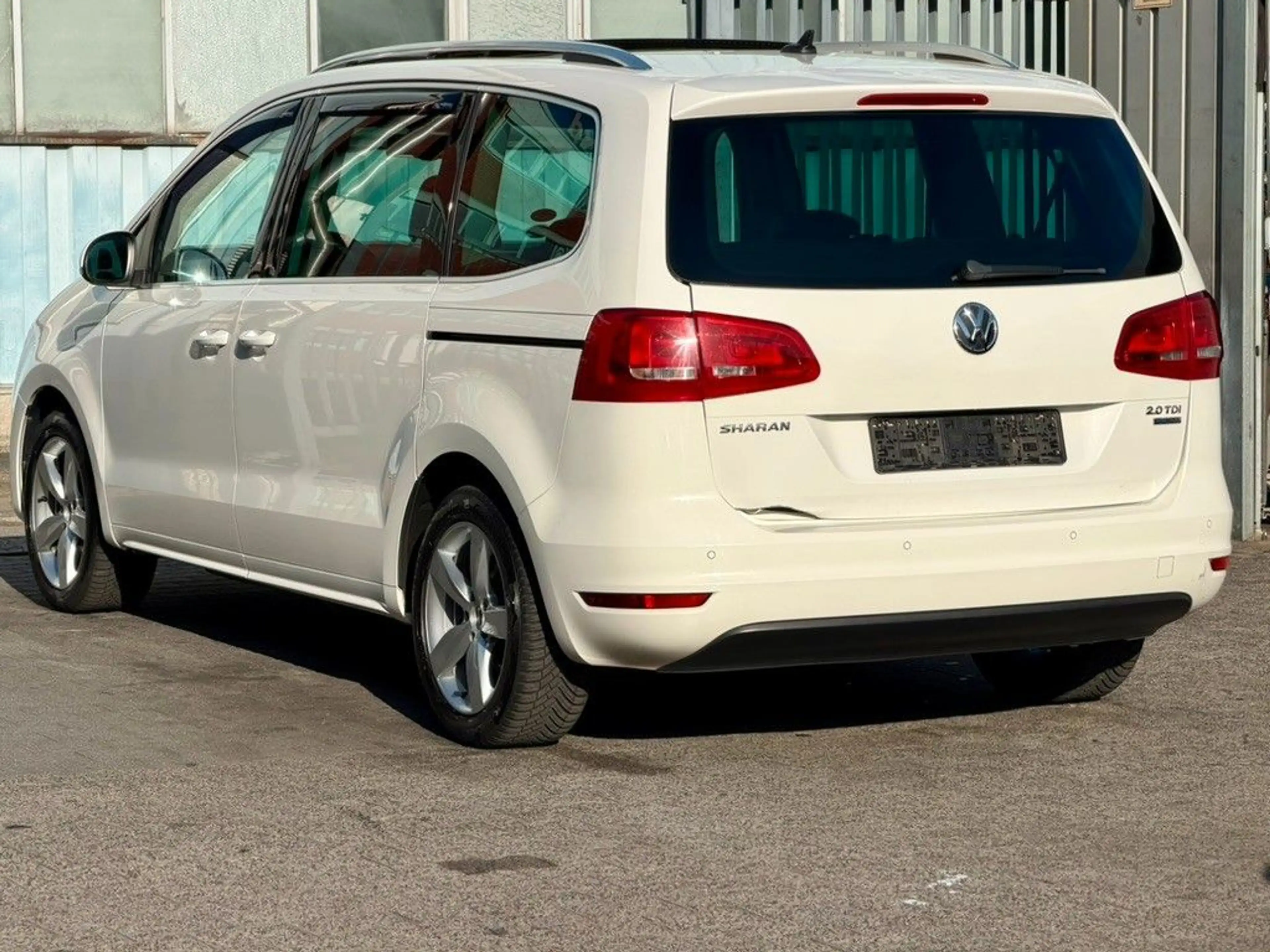 Volkswagen Sharan 2.0 TDI Highline Autom. Leder Pano BMT — photo 12