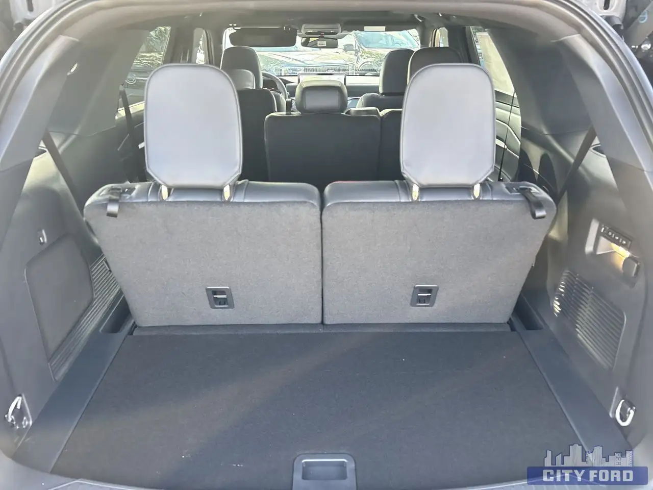 Ford Explorer photo Ford Explorer