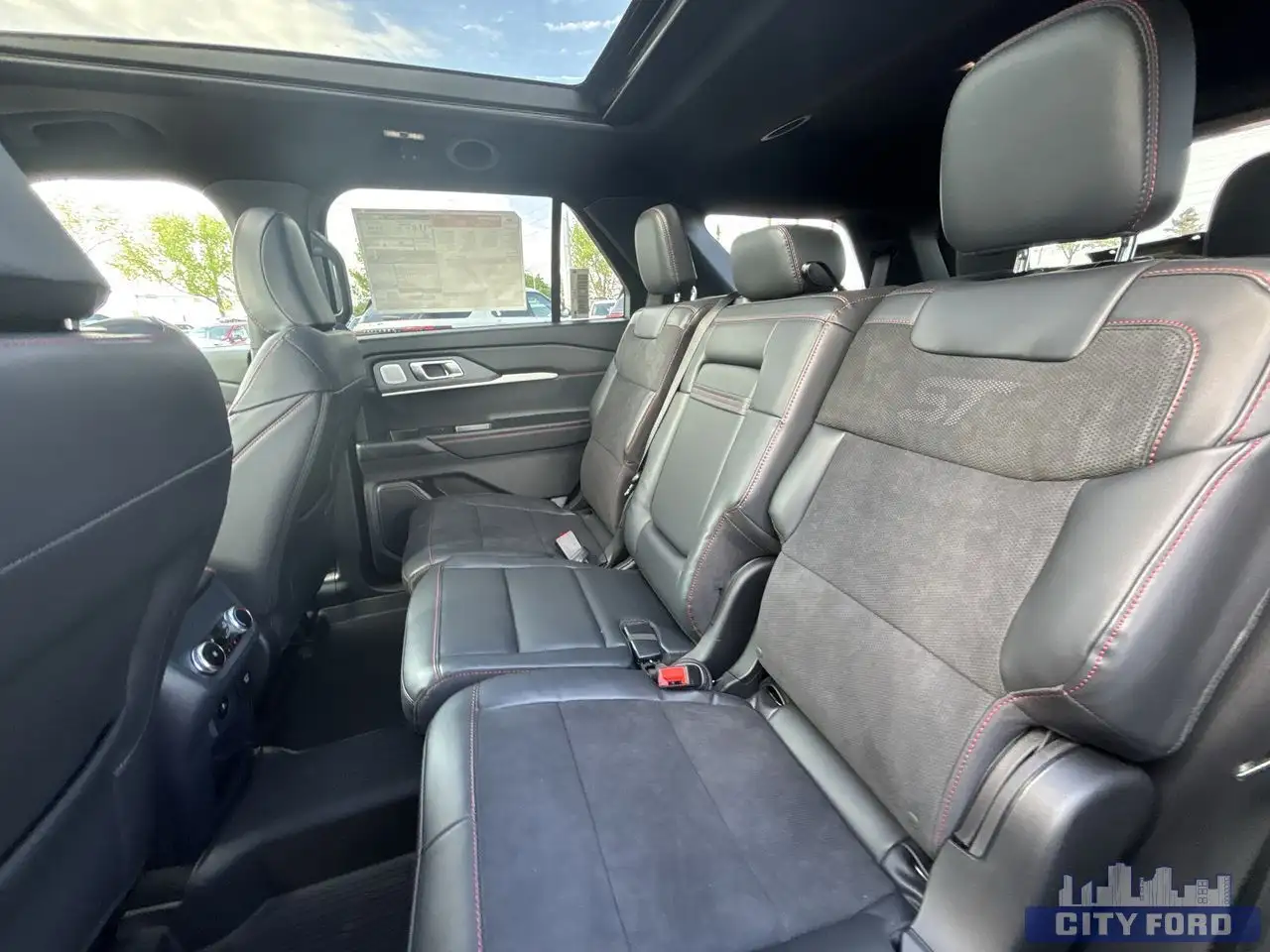 Ford Explorer photo Ford Explorer